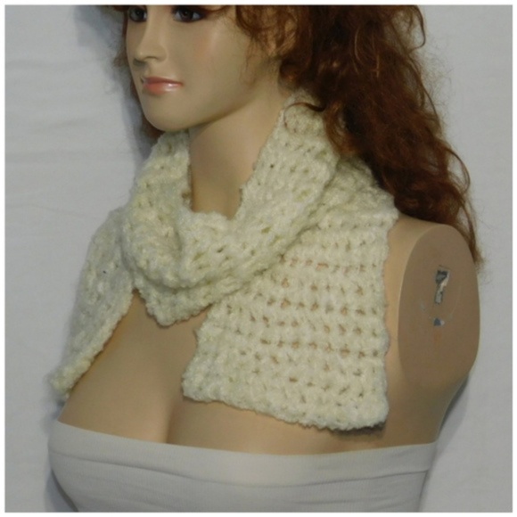 Scarf, multiple wrap around styles. Knit, soft - Picture 4 of 8